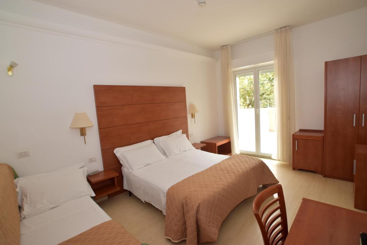 Hotel Villa Del Parco Rimini Exterior foto